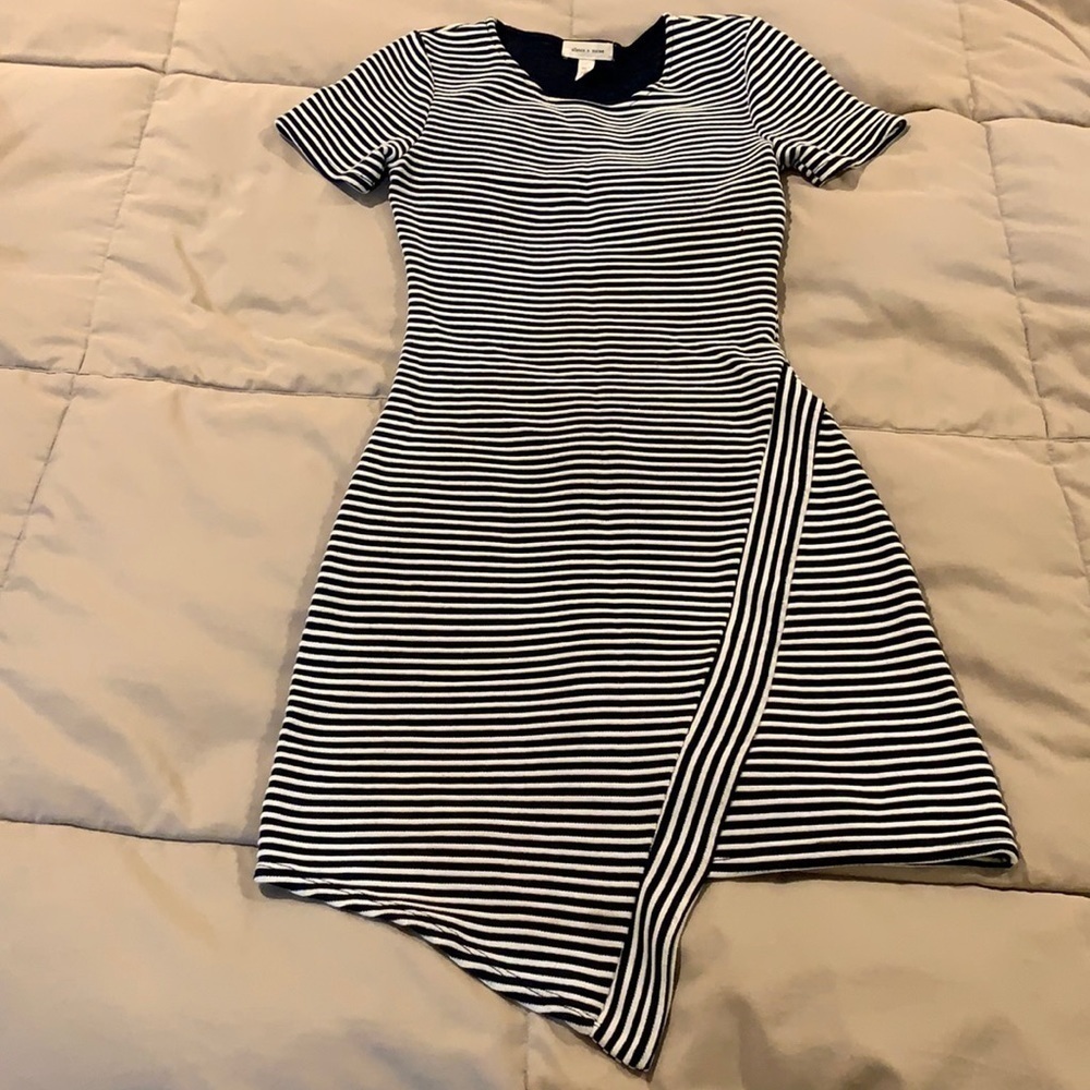Silence + Noise Tiny body con dress. Navy/White XS